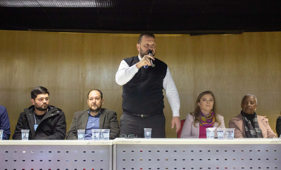 Começou nesta segunda-feira (17) a Caravana Juventude Negra Viva, evento realizado pelo Governo do Paraná em parceria com o Ministério da Igualdade Racial. Representantes do governo federal, da juventude negra, da Secretaria da Mulher, Igualdade Racial, e Pessoa Idosa (Semipi) e da Secretaria de Desenvolvimento Social e Família (Sedef) participaram da abertura, no Palácio das Araucárias, que discutiu pontos importantes para fortalecer a igualdade no Brasil.
