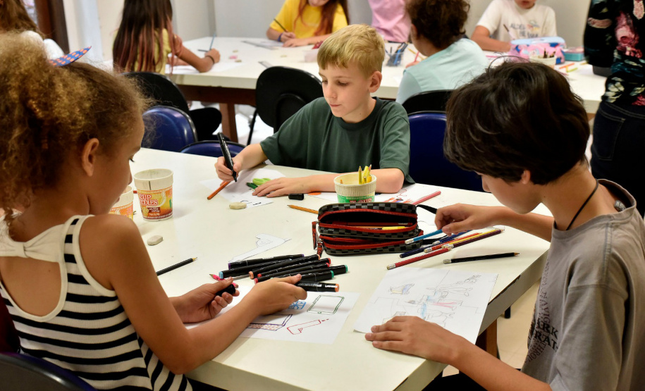 Bonecos, marionetes e atrações para as idades marcam uma semana repleta de atividades culturais