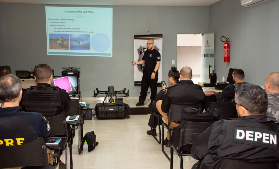 Policiais de Londrina são habilitados como pilotos de RPAS e recebem nova aeronave remotamente pilotada