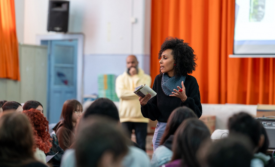 Seed-PR promove ação de conscientização sobre o racismo no Colégio Estadual Professor Lysímaco Ferreira da Costa