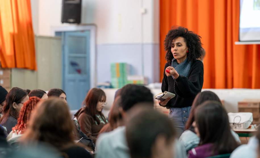 Seed-PR promove ação de conscientização sobre o racismo no Colégio Estadual Professor Lysímaco Ferreira da Costa