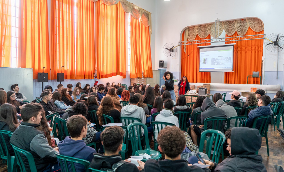 Seed-PR promove ação de conscientização sobre o racismo no Colégio Estadual Professor Lysímaco Ferreira da Costa