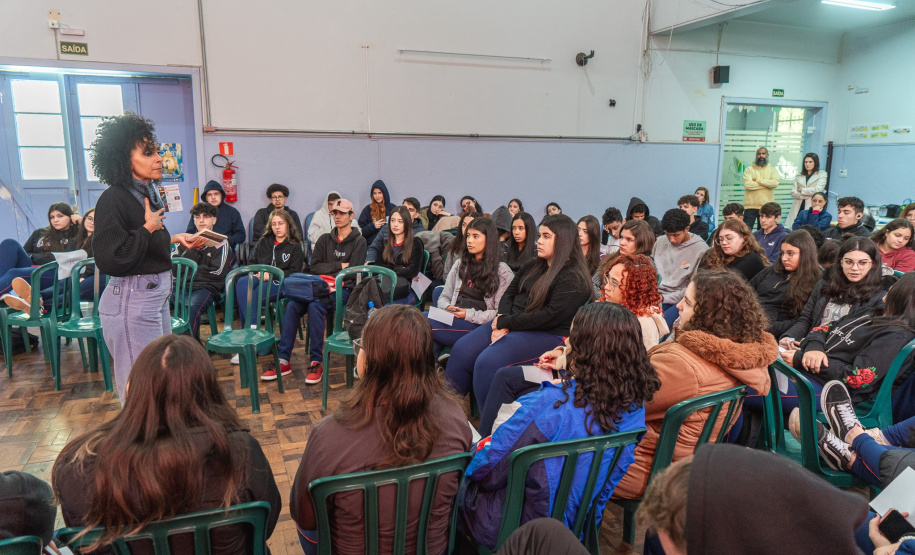 Seed-PR promove ação de conscientização sobre o racismo no Colégio Estadual Professor Lysímaco Ferreira da Costa