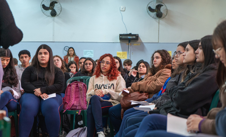 Seed-PR promove ação de conscientização sobre o racismo no Colégio Estadual Professor Lysímaco Ferreira da Costa