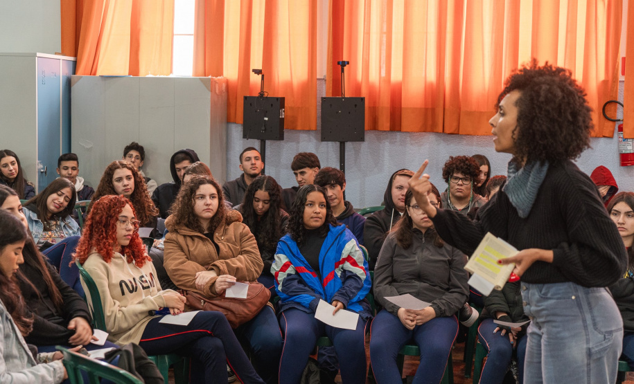 Seed-PR promove ação de conscientização sobre o racismo no Colégio Estadual Professor Lysímaco Ferreira da Costa