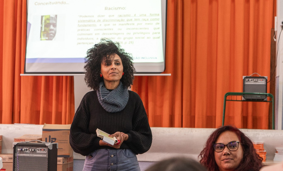 Seed-PR promove ação de conscientização sobre o racismo no Colégio Estadual Professor Lysímaco Ferreira da Costa
