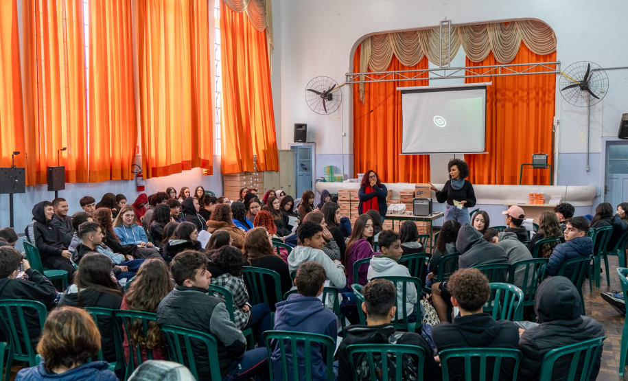 Seed-PR promove ação de conscientização sobre o racismo no Colégio Estadual Professor Lysímaco Ferreira da Costa