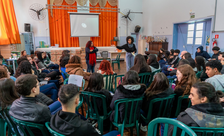 Seed-PR promove ação de conscientização sobre o racismo no Colégio Estadual Professor Lysímaco Ferreira da Costa