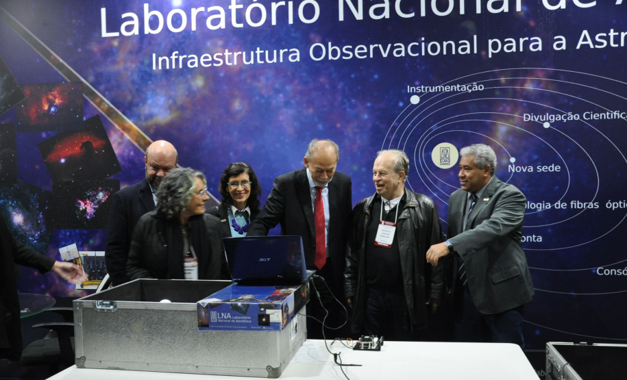 Governo promove ações em evento voltado para ciência e tecnologia