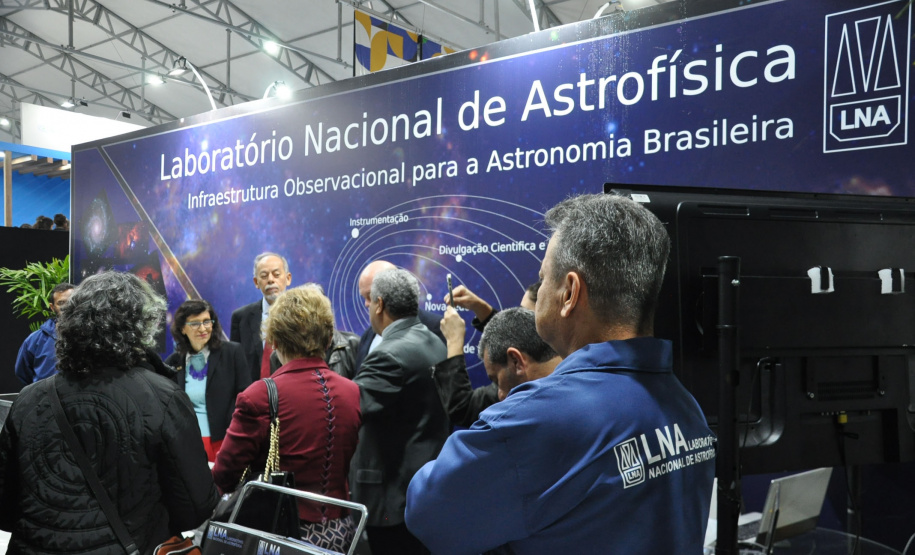 Governo promove ações em evento voltado para ciência e tecnologia