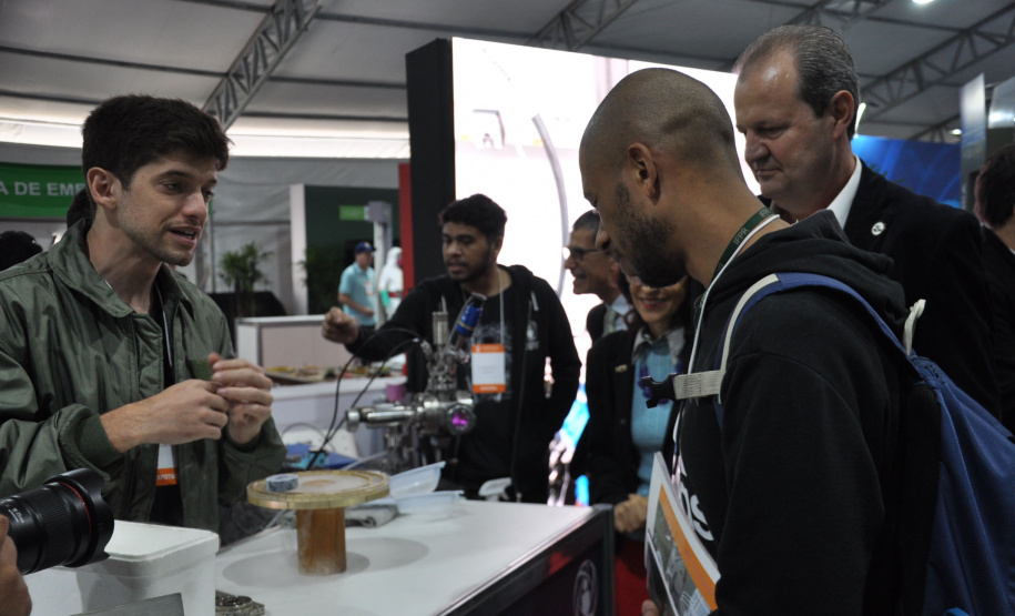 Governo promove ações em evento voltado para ciência e tecnologia