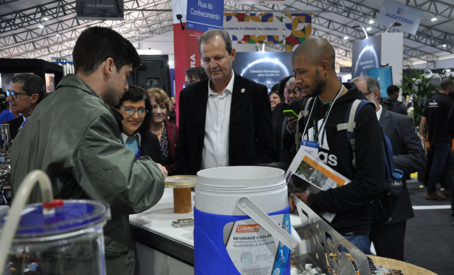 Governo promove ações em evento voltado para ciência e tecnologia
