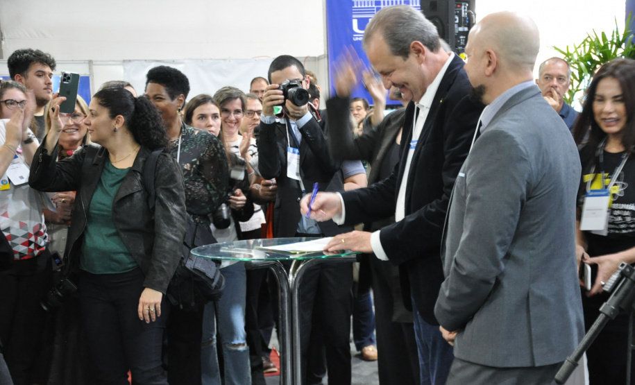 Governo promove ações em evento voltado para ciência e tecnologia