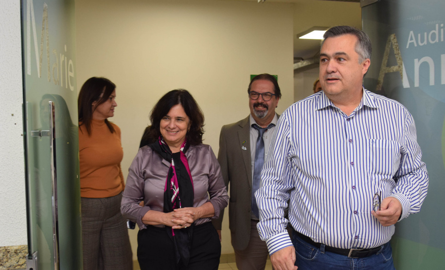 A ministra da Saúde, Nísia Trindade, visitou as instalações da Secretaria de Estado da Saúde (Sesa) nível central nesta terça-feira (25)