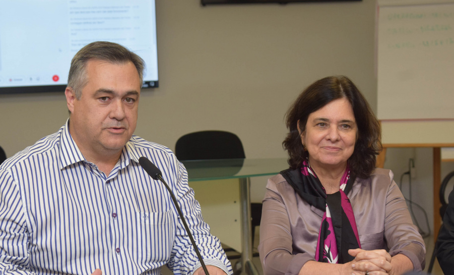 A ministra da Saúde, Nísia Trindade, visitou as instalações da Secretaria de Estado da Saúde (Sesa) nível central nesta terça-feira (25)