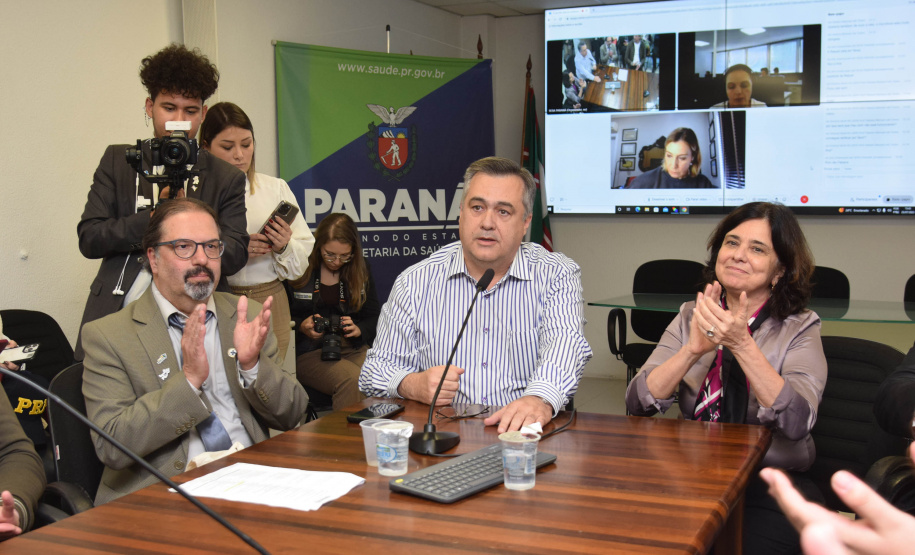 A ministra da Saúde, Nísia Trindade, visitou as instalações da Secretaria de Estado da Saúde (Sesa) nível central nesta terça-feira (25)