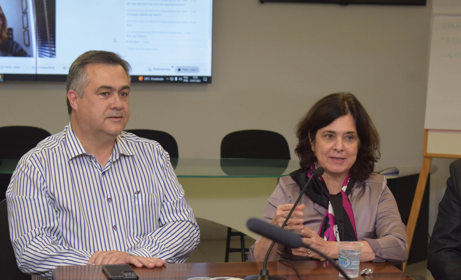 A ministra da Saúde, Nísia Trindade, visitou as instalações da Secretaria de Estado da Saúde (Sesa) nível central nesta terça-feira (25)