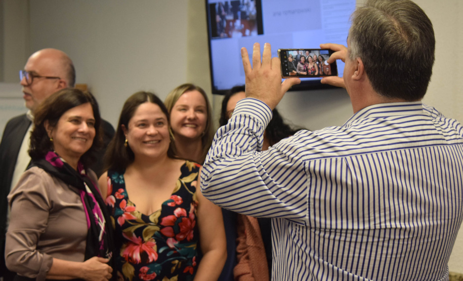 A ministra da Saúde, Nísia Trindade, visitou as instalações da Secretaria de Estado da Saúde (Sesa) nível central nesta terça-feira (25)
