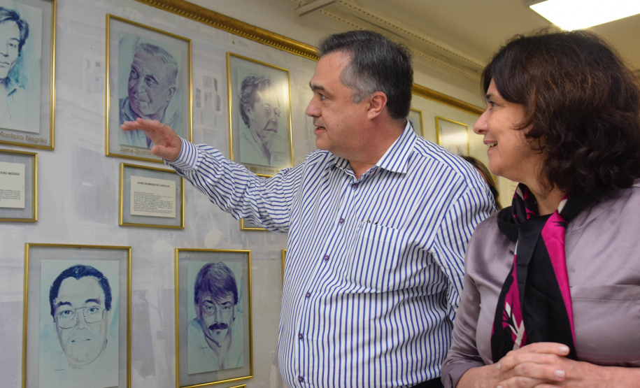 A ministra da Saúde, Nísia Trindade, visitou as instalações da Secretaria de Estado da Saúde (Sesa) nível central nesta terça-feira (25)