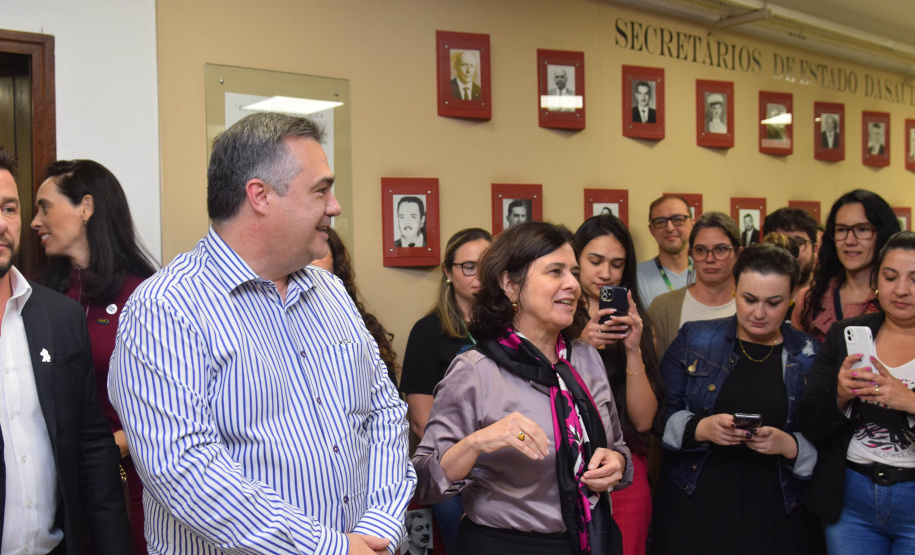 A ministra da Saúde, Nísia Trindade, visitou as instalações da Secretaria de Estado da Saúde (Sesa) nível central nesta terça-feira (25)
