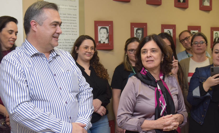 A ministra da Saúde, Nísia Trindade, visitou as instalações da Secretaria de Estado da Saúde (Sesa) nível central nesta terça-feira (25)