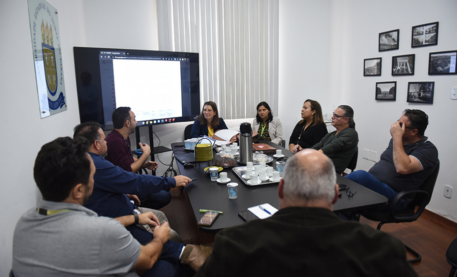 AGEUNI analisa propostas de parcerias entre a UENP e empresas da região