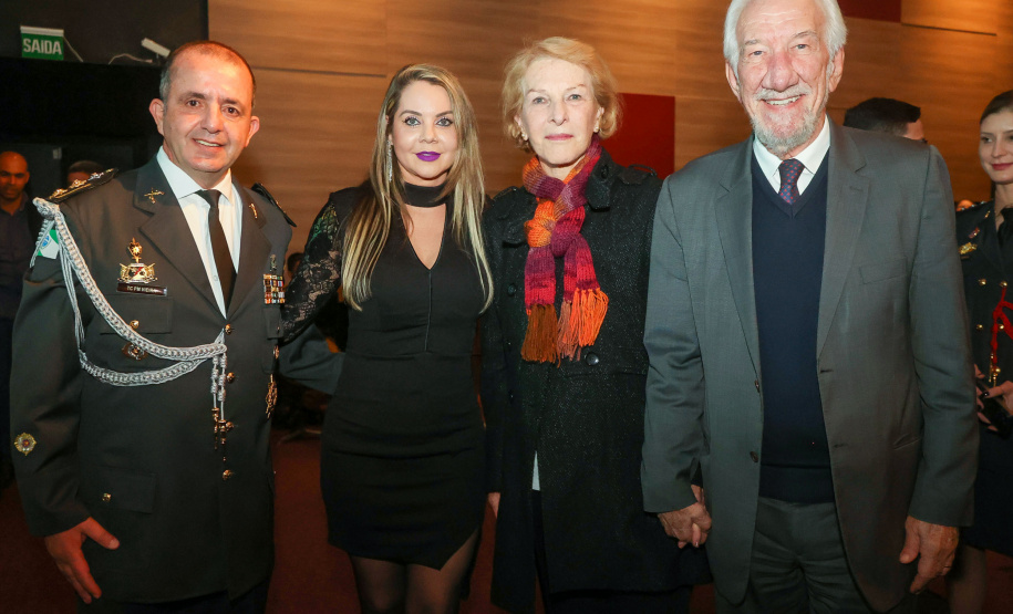 O governador em exercício Darci Piana participou nesta segunda (24) no Museu Oscar Niemeyer, em Curitiba, da formatura de 35 oficiais da Polícia Militar e do Corpo de Bombeiros no Curso Superior de Polícia
