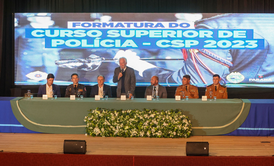 O governador em exercício Darci Piana participou nesta segunda (24) no Museu Oscar Niemeyer, em Curitiba, da formatura de 35 oficiais da Polícia Militar e do Corpo de Bombeiros no Curso Superior de Polícia