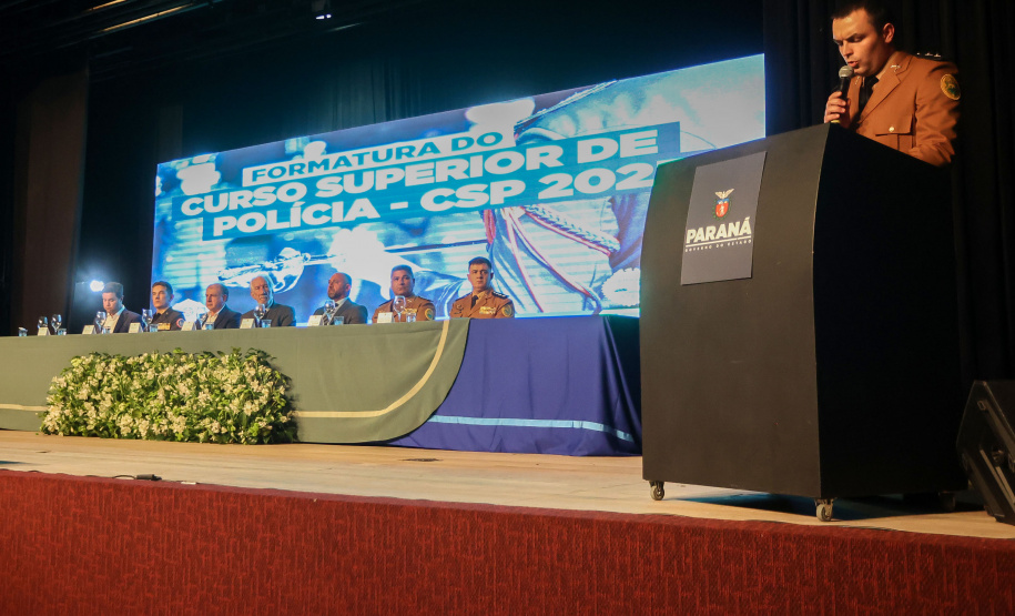 O governador em exercício Darci Piana participou nesta segunda (24) no Museu Oscar Niemeyer, em Curitiba, da formatura de 35 oficiais da Polícia Militar e do Corpo de Bombeiros no Curso Superior de Polícia