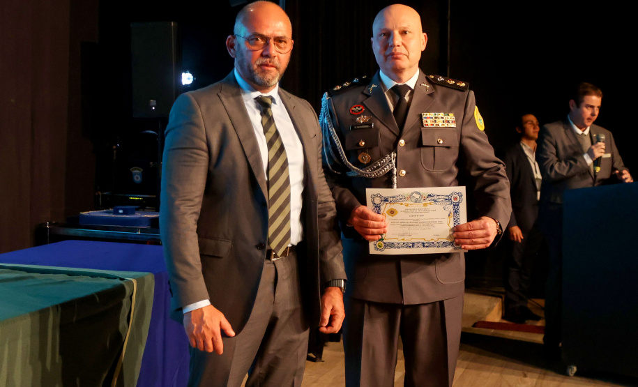 O governador em exercício Darci Piana participou nesta segunda (24) no Museu Oscar Niemeyer, em Curitiba, da formatura de 35 oficiais da Polícia Militar e do Corpo de Bombeiros no Curso Superior de Polícia