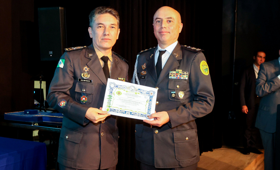 O governador em exercício Darci Piana participou nesta segunda (24) no Museu Oscar Niemeyer, em Curitiba, da formatura de 35 oficiais da Polícia Militar e do Corpo de Bombeiros no Curso Superior de Polícia