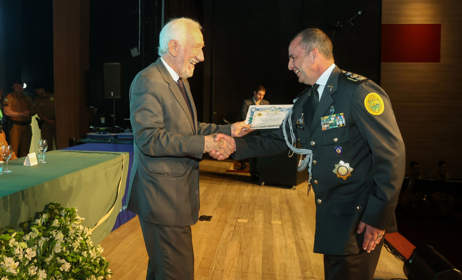 O governador em exercício Darci Piana participou nesta segunda (24) no Museu Oscar Niemeyer, em Curitiba, da formatura de 35 oficiais da Polícia Militar e do Corpo de Bombeiros no Curso Superior de Polícia