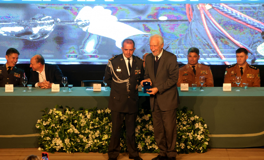 O governador em exercício Darci Piana participou nesta segunda (24) no Museu Oscar Niemeyer, em Curitiba, da formatura de 35 oficiais da Polícia Militar e do Corpo de Bombeiros no Curso Superior de Polícia