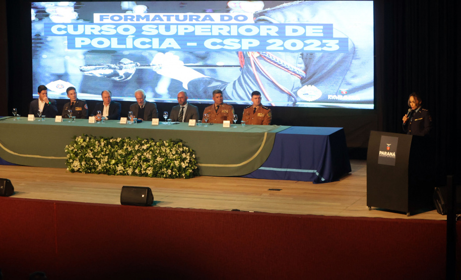 O governador em exercício Darci Piana participou nesta segunda (24) no Museu Oscar Niemeyer, em Curitiba, da formatura de 35 oficiais da Polícia Militar e do Corpo de Bombeiros no Curso Superior de Polícia