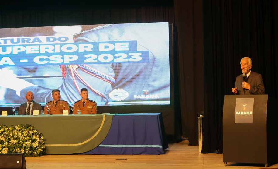 O governador em exercício Darci Piana participou nesta segunda (24) no Museu Oscar Niemeyer, em Curitiba, da formatura de 35 oficiais da Polícia Militar e do Corpo de Bombeiros no Curso Superior de Polícia