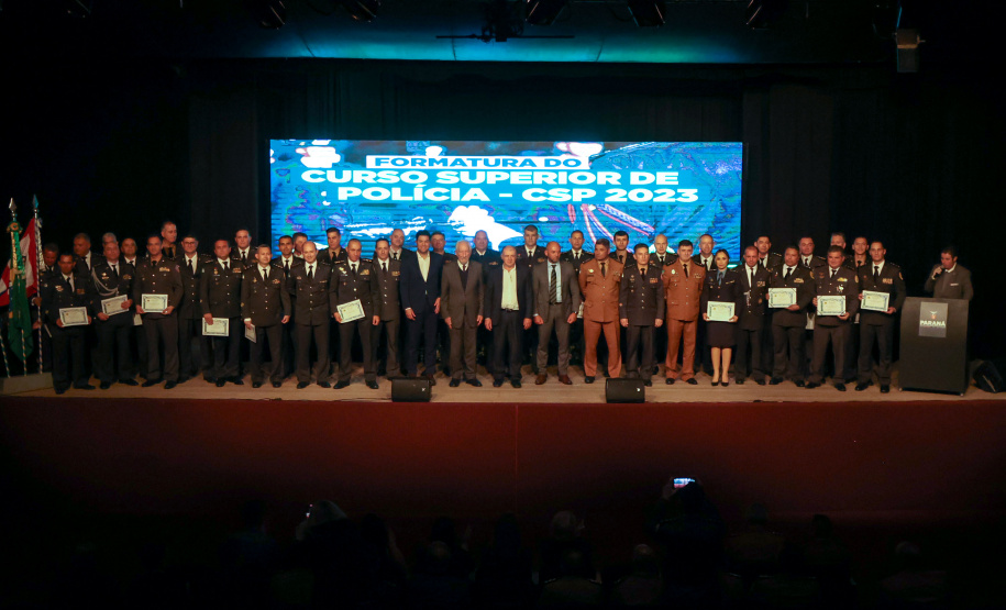 O governador em exercício Darci Piana participou nesta segunda (24) no Museu Oscar Niemeyer, em Curitiba, da formatura de 35 oficiais da Polícia Militar e do Corpo de Bombeiros no Curso Superior de Polícia