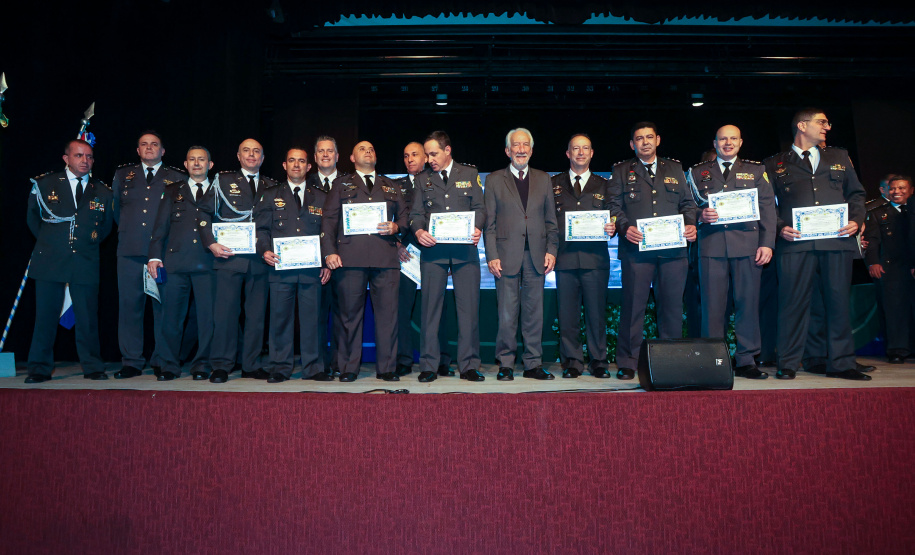 O governador em exercício Darci Piana participou nesta segunda (24) no Museu Oscar Niemeyer, em Curitiba, da formatura de 35 oficiais da Polícia Militar e do Corpo de Bombeiros no Curso Superior de Polícia