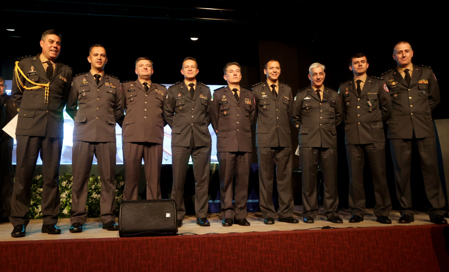 O governador em exercício Darci Piana participou nesta segunda (24) no Museu Oscar Niemeyer, em Curitiba, da formatura de 35 oficiais da Polícia Militar e do Corpo de Bombeiros no Curso Superior de Polícia