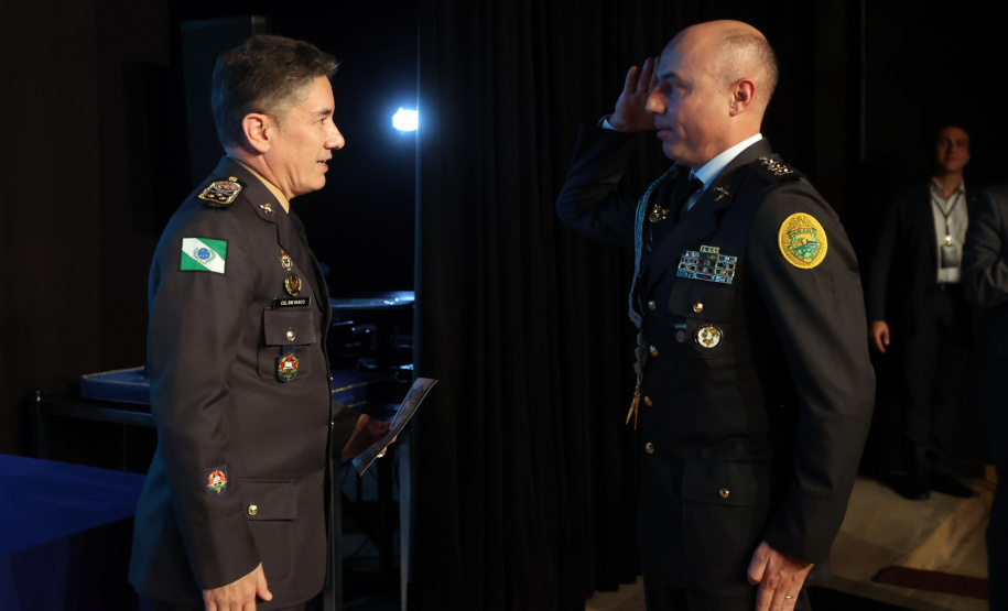 O governador em exercício Darci Piana participou nesta segunda (24) no Museu Oscar Niemeyer, em Curitiba, da formatura de 35 oficiais da Polícia Militar e do Corpo de Bombeiros no Curso Superior de Polícia