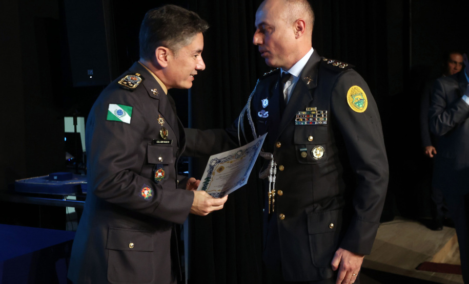 O governador em exercício Darci Piana participou nesta segunda (24) no Museu Oscar Niemeyer, em Curitiba, da formatura de 35 oficiais da Polícia Militar e do Corpo de Bombeiros no Curso Superior de Polícia