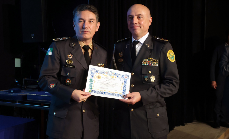 O governador em exercício Darci Piana participou nesta segunda (24) no Museu Oscar Niemeyer, em Curitiba, da formatura de 35 oficiais da Polícia Militar e do Corpo de Bombeiros no Curso Superior de Polícia