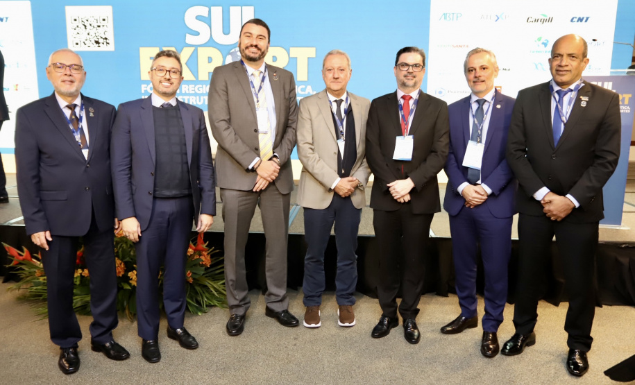 Portos do Paraná apresenta pioneirismo da concessão do canal de acesso em encontro do setor