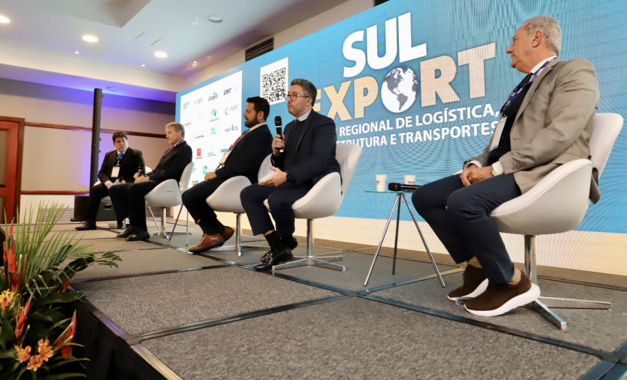 Portos do Paraná apresenta pioneirismo da concessão do canal de acesso em encontro do setor