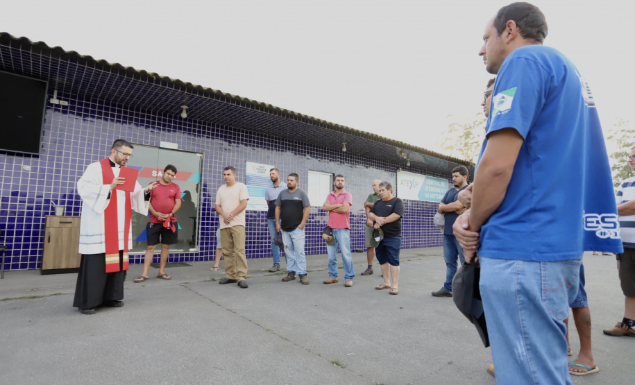 Caminhoneiros recebem a bênção de São Cristóvão no Pátio de Triagem do Porto de Paranaguá