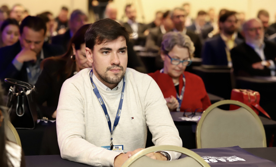 Portos do Paraná apresenta pioneirismo da concessão do canal de acesso em encontro do setor