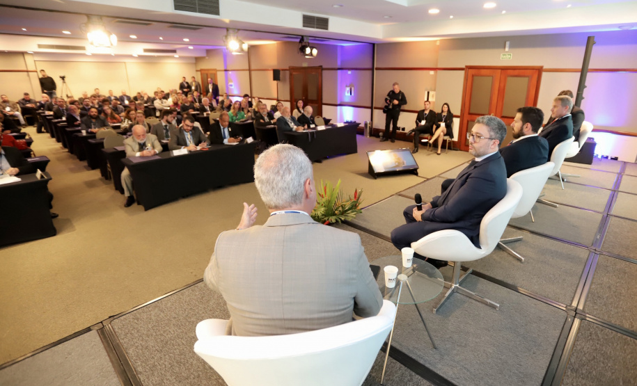 Portos do Paraná apresenta pioneirismo da concessão do canal de acesso em encontro do setor