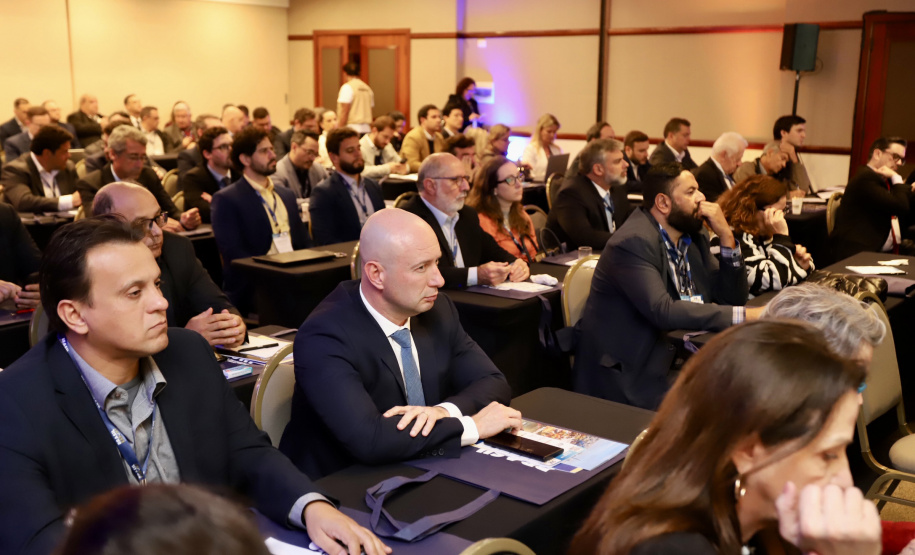 Portos do Paraná apresenta pioneirismo da concessão do canal de acesso em encontro do setor