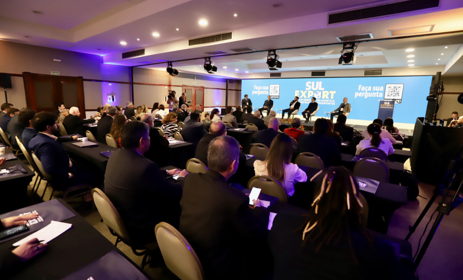 Portos do Paraná apresenta pioneirismo da concessão do canal de acesso em encontro do setor