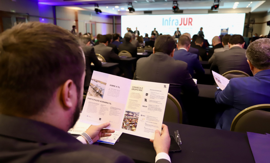 Portos do Paraná apresenta pioneirismo da concessão do canal de acesso em encontro do setor