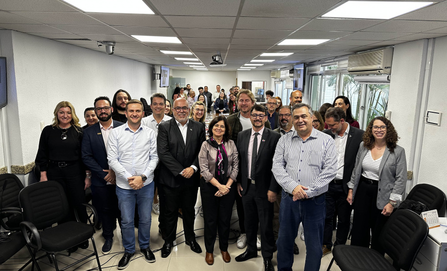 A ministra da Saúde, Nísia Trindade, visitou as instalações da Secretaria de Estado da Saúde (Sesa) nível central nesta terça-feira (25)